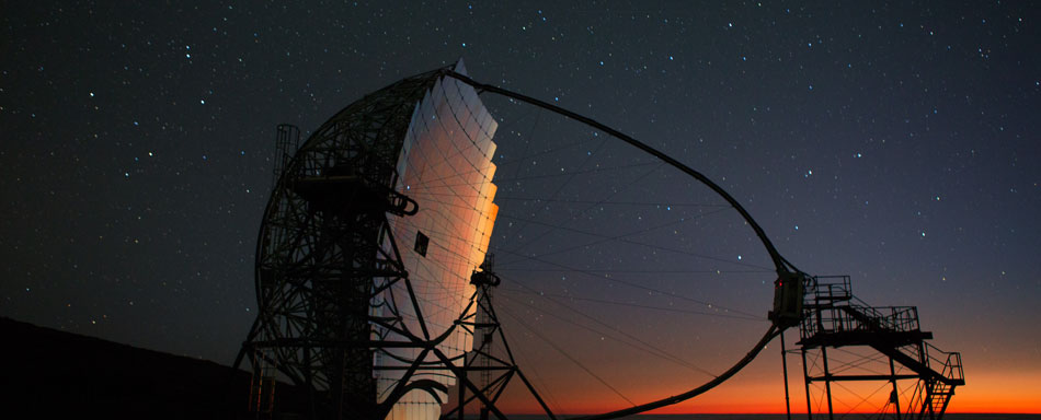 天文台から眺める星空 © Holbox-shutterstock 天文台から眺める星空 © Holbox-shutterstock