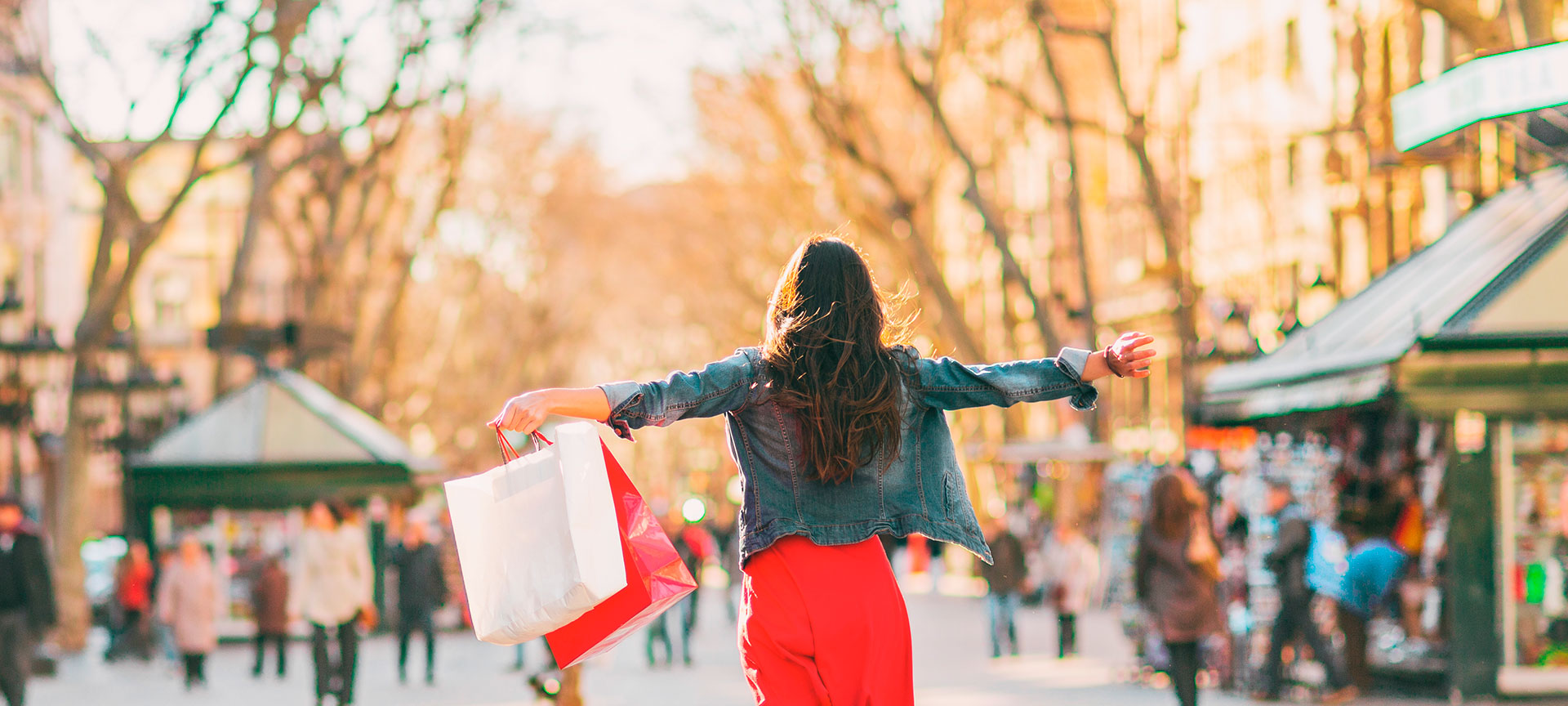 Mujer de compras en Barcelona Mujer de compras en Barcelona