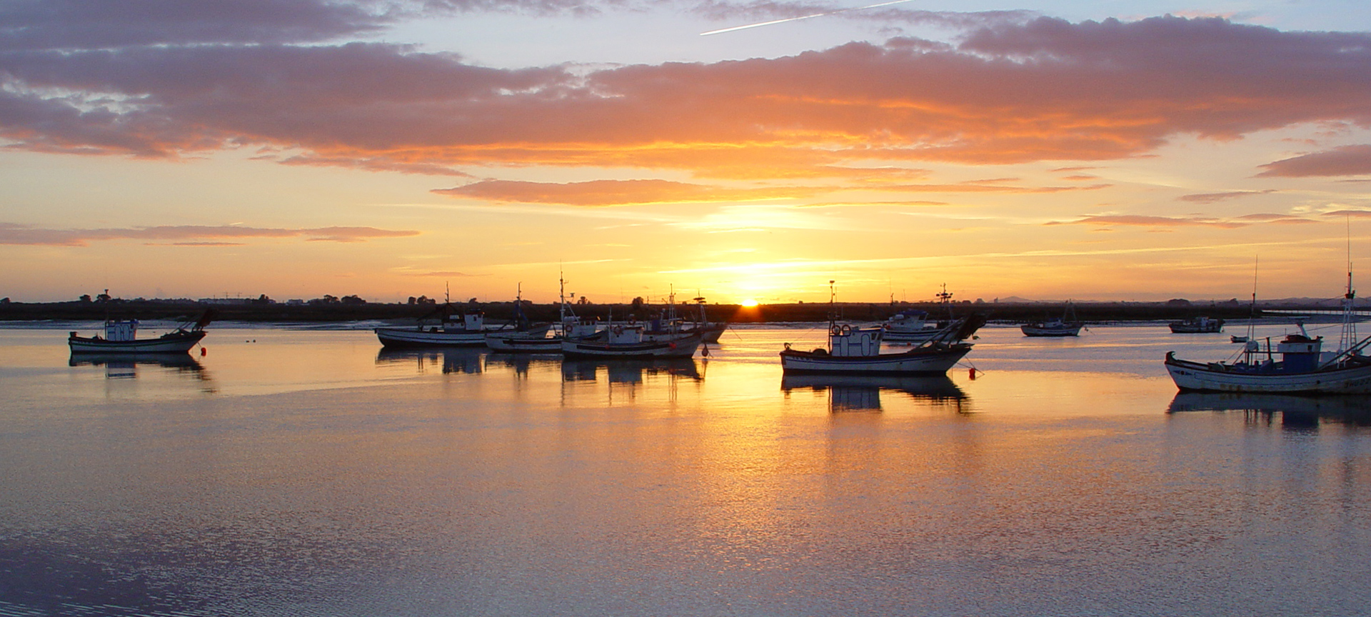 Vista del amanecer en Isla Cristina, Huelva Vista del amanecer en Isla Cristina, Huelva