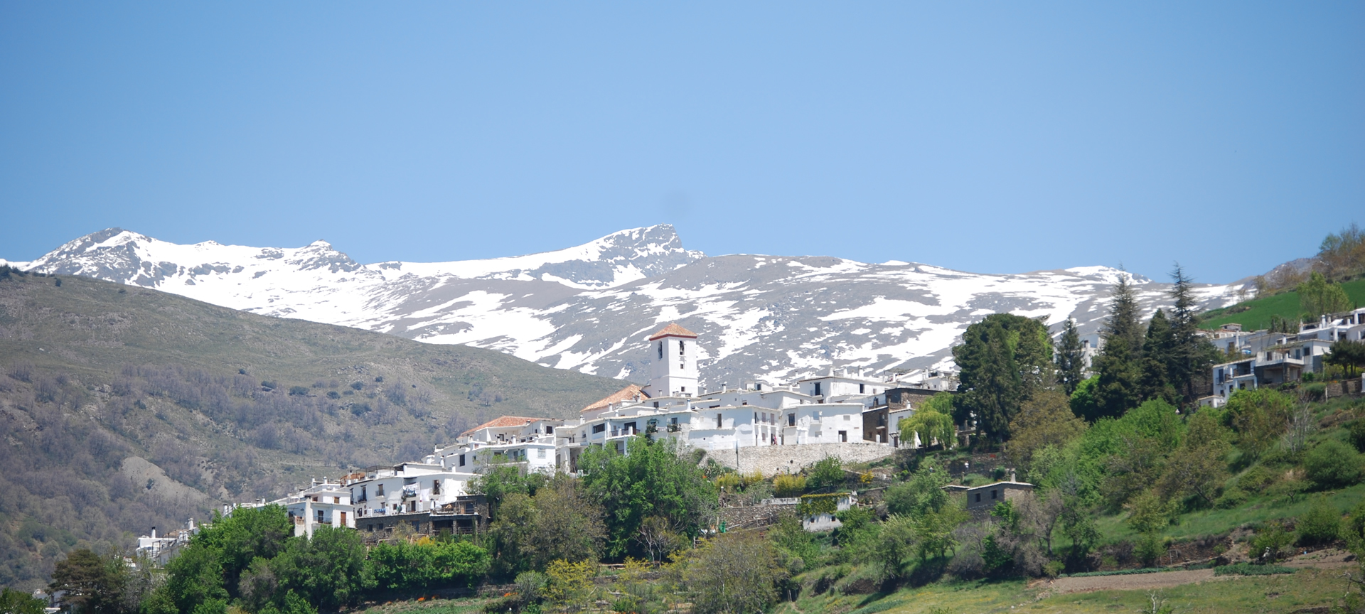 Capileira, en la zona de La Alpujarra (Granada, Andalucía) Capileira, en la zona de La Alpujarra (Granada, Andalucía)