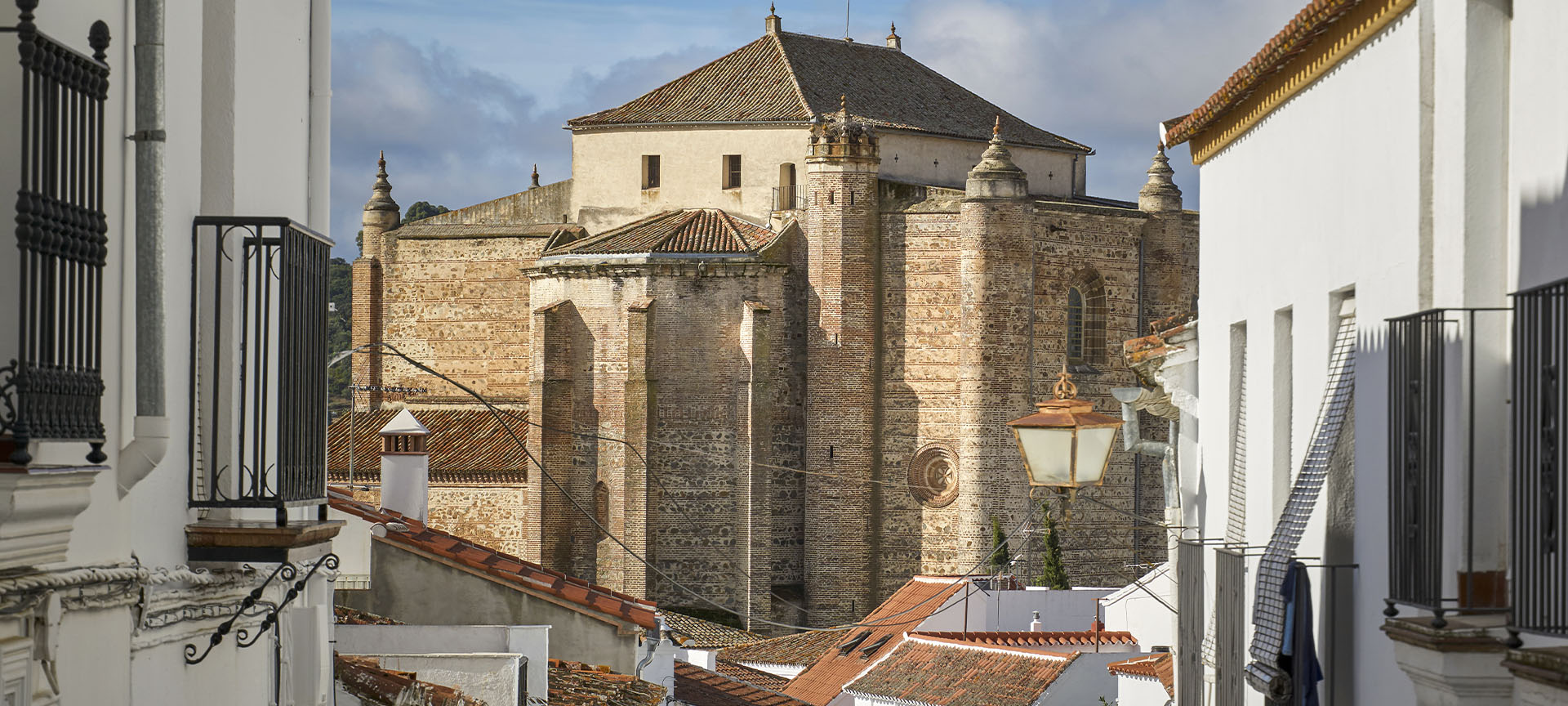 Kościół i twierdza w Cazalla de la Sierra (Sewilla, Andaluzja) Kościół i twierdza w Cazalla de la Sierra (Sewilla, Andaluzja)