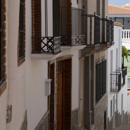 Typische Straße in Laujar de Andarax, Almería (Andalusien)
