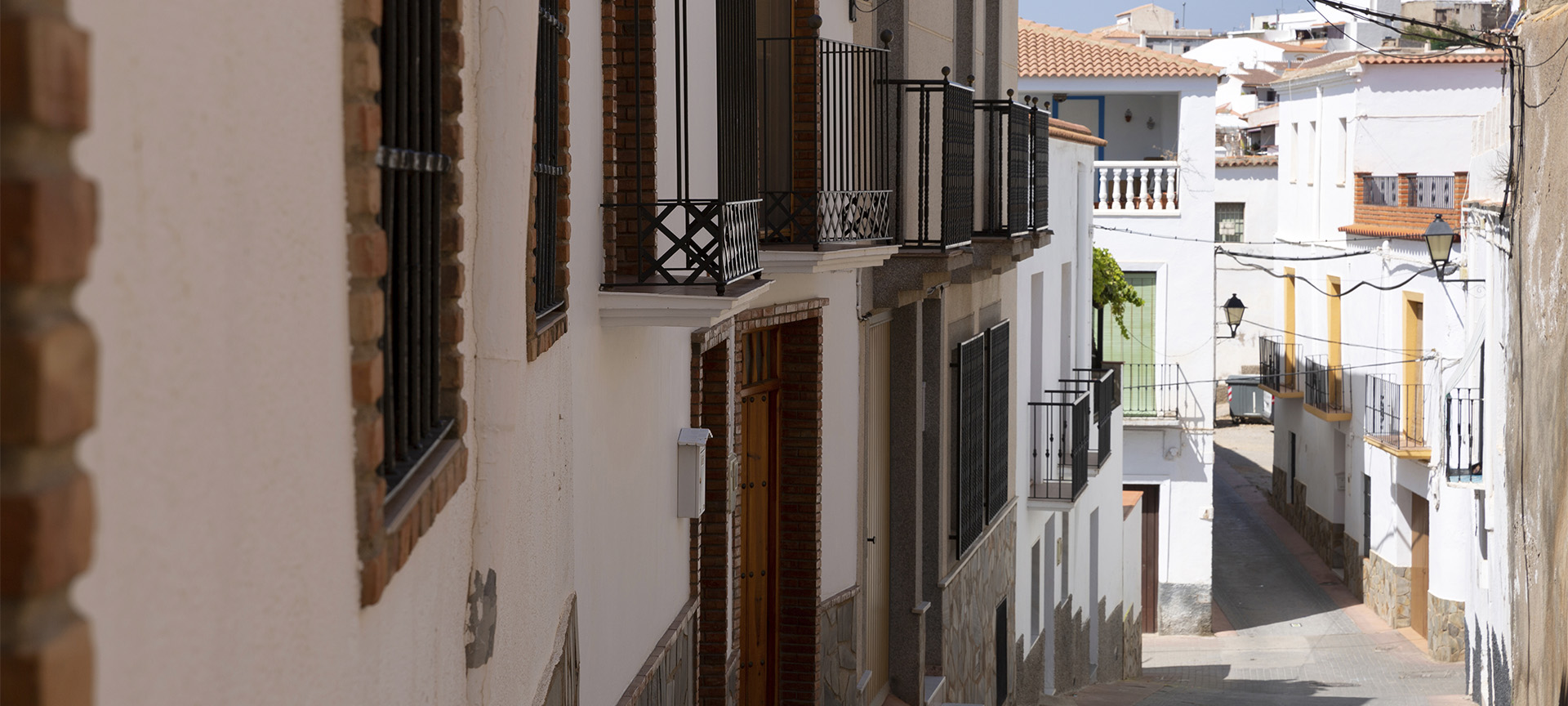 Calle típica de Laujar de Andarax, en Almería (Andalucía) Calle típica de Laujar de Andarax, en Almería (Andalucía)