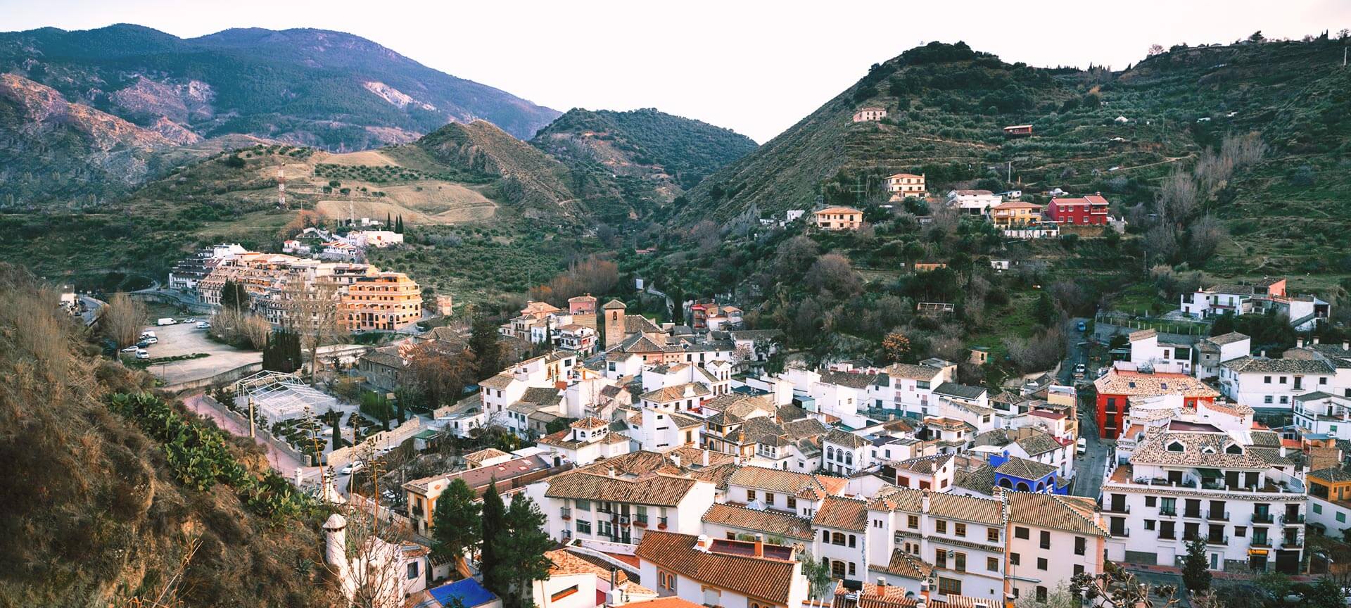 Vista de Monachil, en Granada (Andalucía) Vista de Monachil, en Granada (Andalucía)