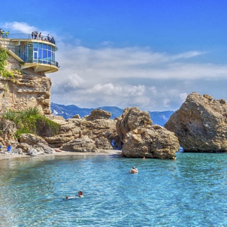 Balcone d’Europa e Spiaggia Caletilla, a Nerja (Malaga, Andalusia)