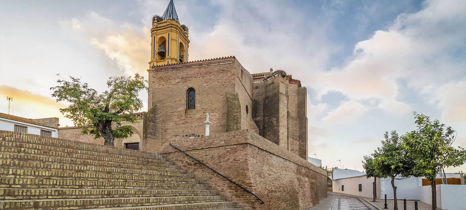 La iglesia de San Jorge, en Palos de la Frontera (Huelva, Andalucía) La iglesia de San Jorge, en Palos de la Frontera (Huelva, Andalucía)