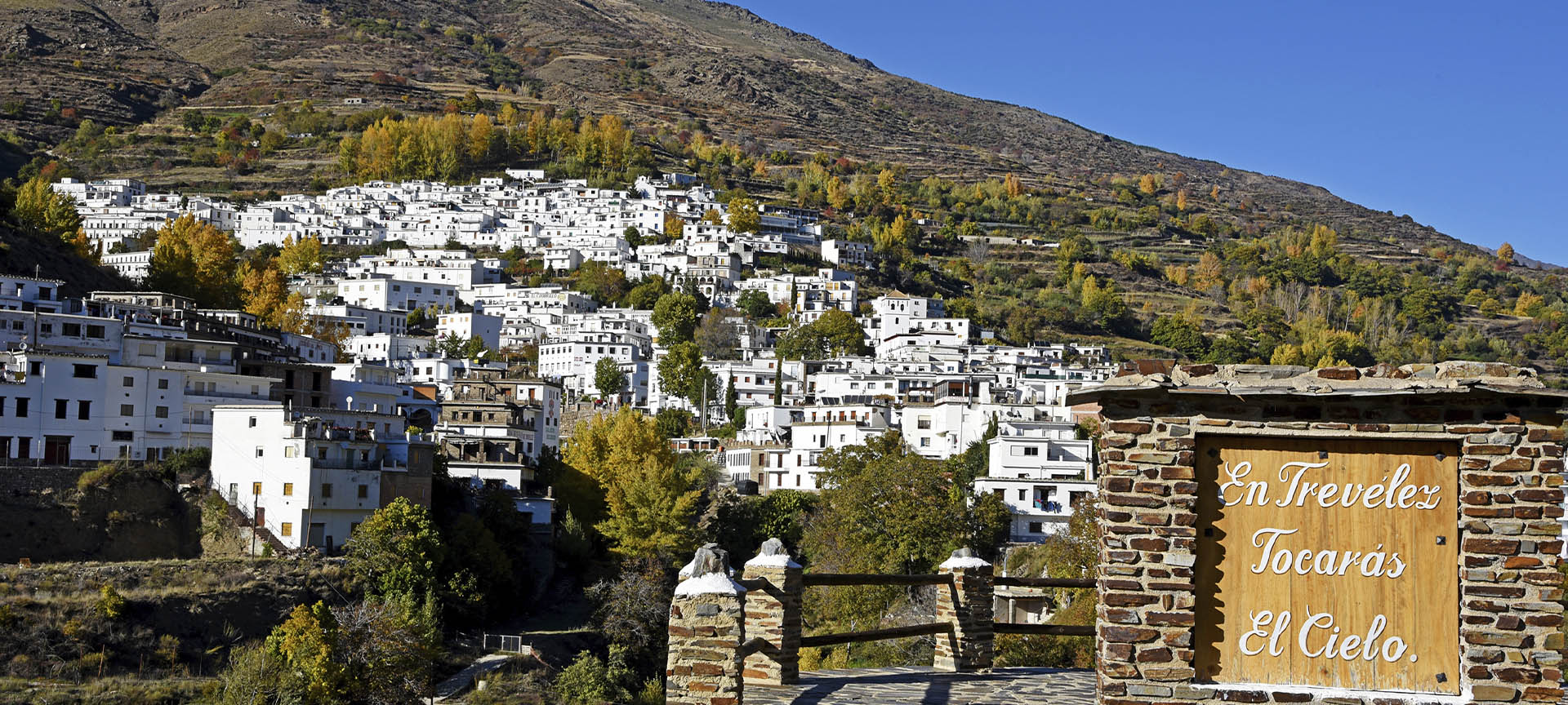 Panorámica de Trévelez (Granada, Andalucía) Panorámica de Trévelez (Granada, Andalucía)