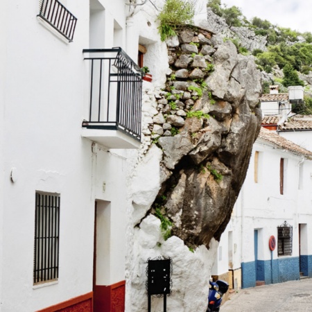 La casa nota come "el peñón de la Becerra", a Ubrique (Cadice, Andalusia)