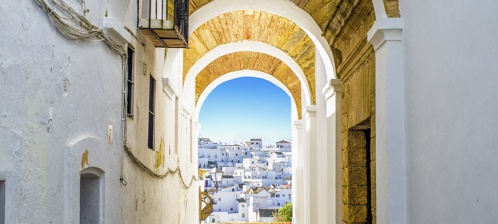 Calle típica y panorámica de Vejer de la Frontera (Cádiz, Andalucía) Calle típica y panorámica de Vejer de la Frontera (Cádiz, Andalucía)