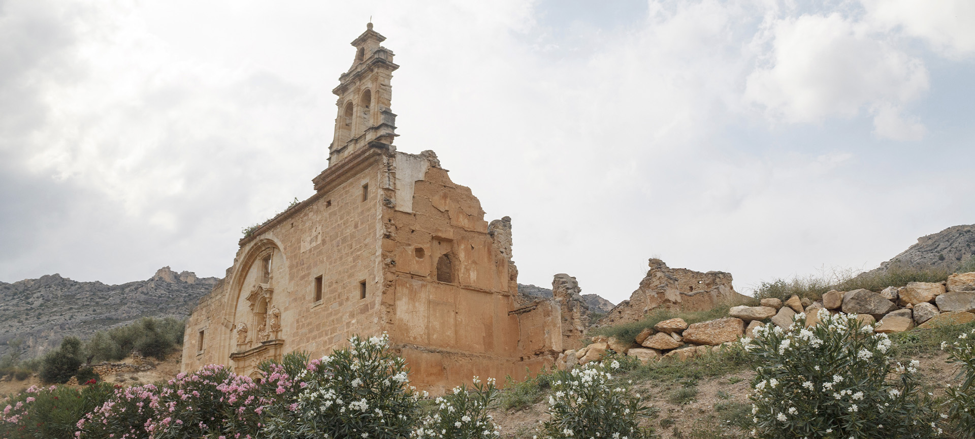 Ruines du couvent de l’ordre des Servites de Marie à Castellote (province de Teruel, Aragon) Ruines du couvent de l’ordre des Servites de Marie à Castellote (province de Teruel, Aragon)