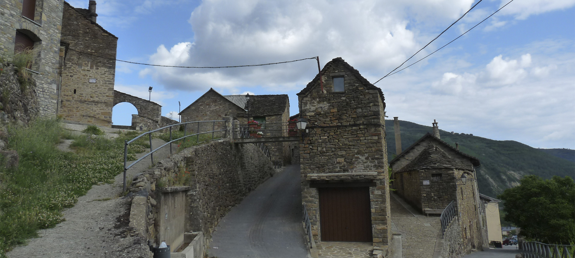 Barrio de la Iglesia de Castiello de Jaca (Huesca, Aragón) Barrio de la Iglesia de Castiello de Jaca (Huesca, Aragón)
