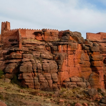 Widok ogólny zamku w Peracense w prowincji Teruel, Aragonia