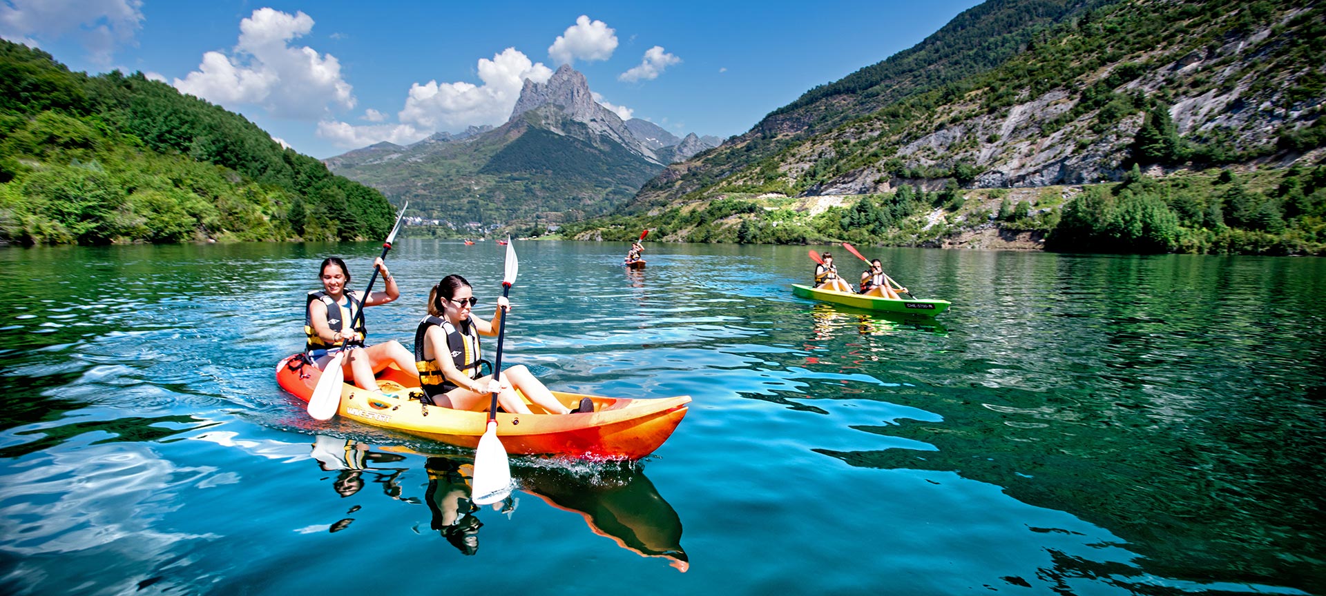 Embalse de Lanuza y turismo deportivo en Sallent de Gállego. Huesca Embalse de Lanuza y turismo deportivo en Sallent de Gállego. Huesca