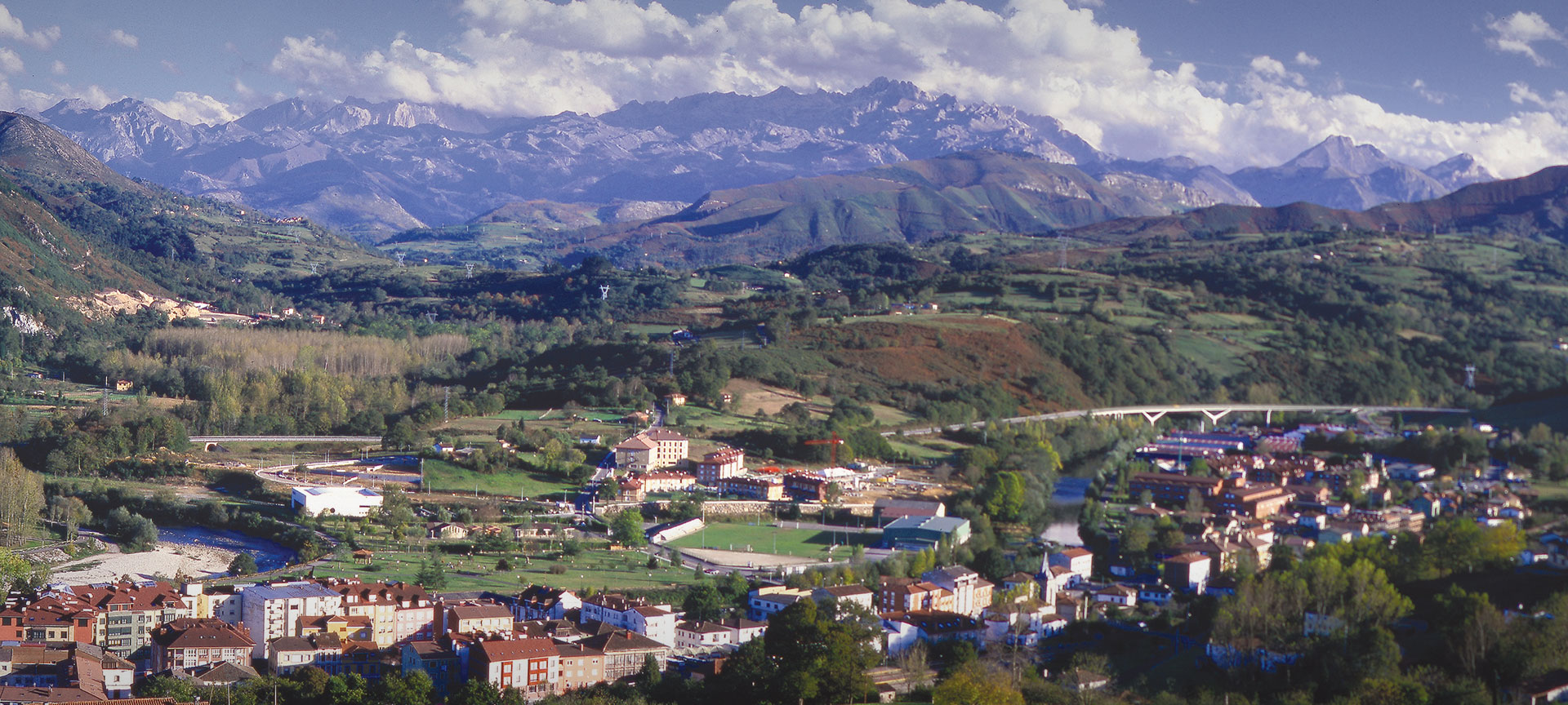 Panorámica de Arriondas (Asturias) Panorámica de Arriondas (Asturias)