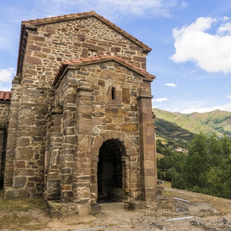 Chiesa di Santa Cristina de Lena, a Pola de Lena (Asturie)