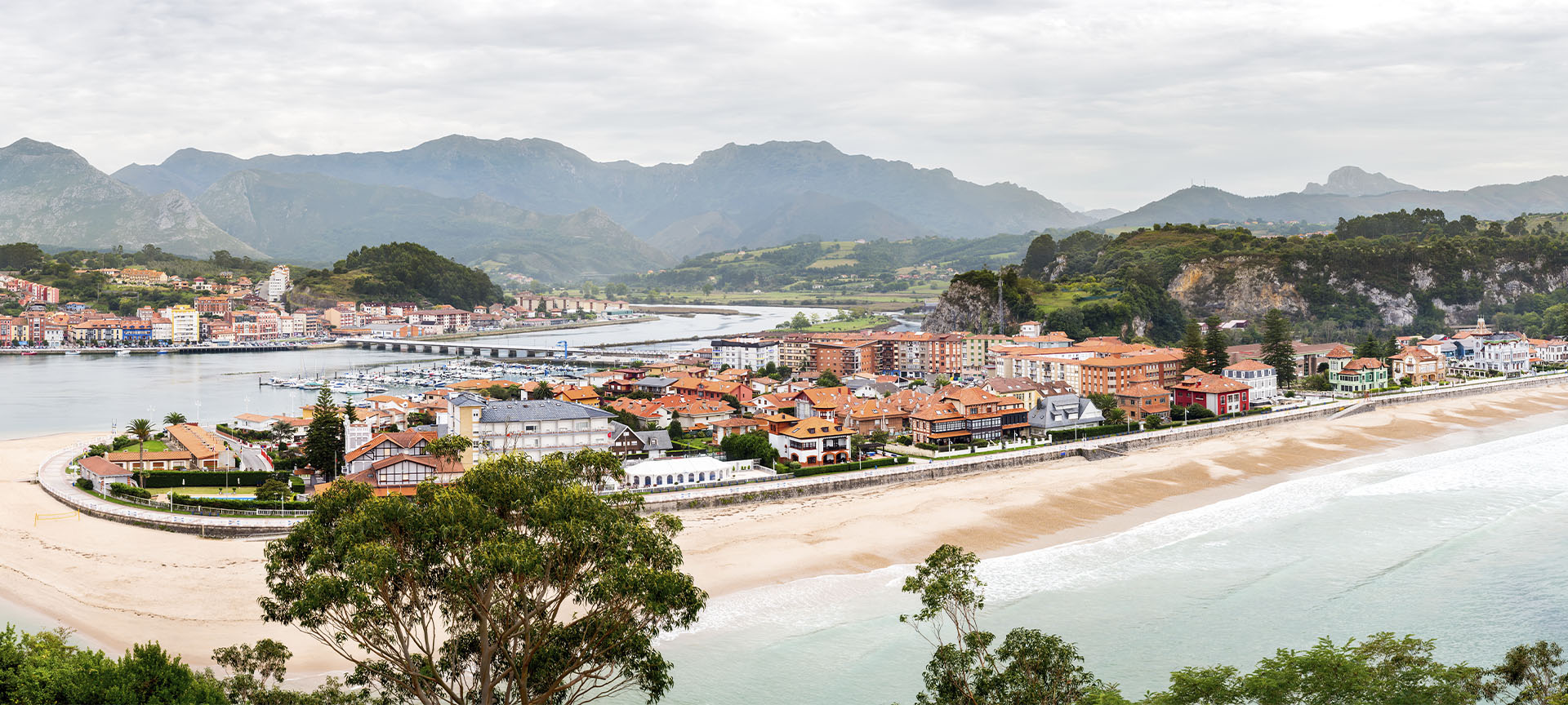 Panorámica de Ribadesella, en Asturias Panorámica de Ribadesella, en Asturias