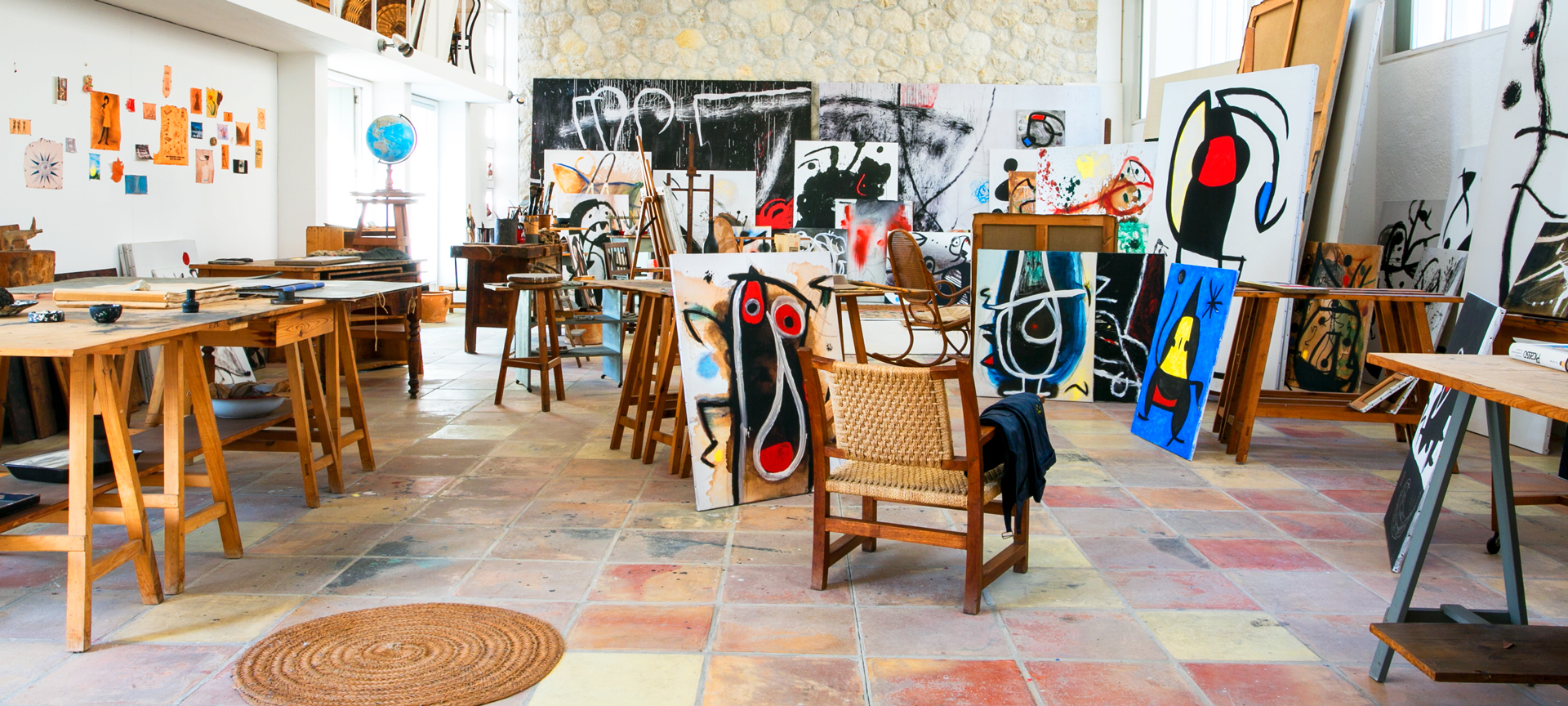 Interior del Taller Sert, estudio de Joan Miró de la Fundación Pilar y Joan Miró de Palma de Mallorca, Islas Baleares Interior del Taller Sert, estudio de Joan Miró de la Fundación Pilar y Joan Miró de Palma de Mallorca, Islas Baleares