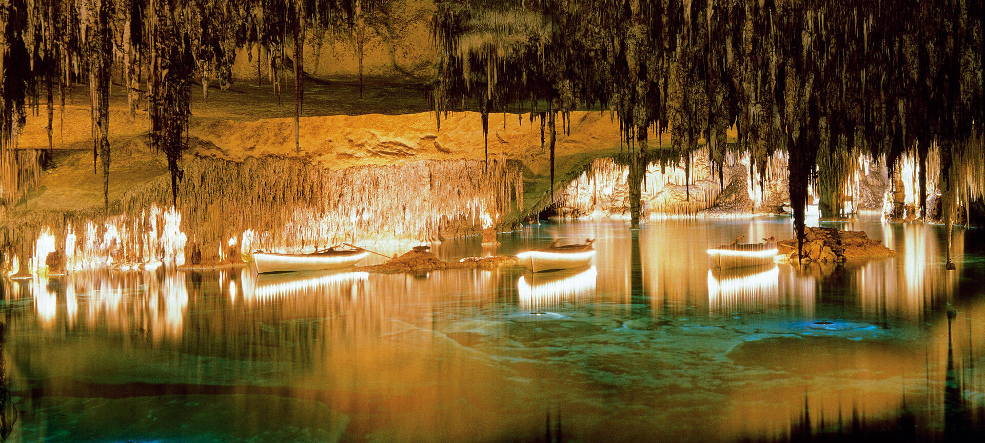 Las cuevas del Drach, en la isla de Mallorca (Isalas Baleares) Las cuevas del Drach, en la isla de Mallorca (Isalas Baleares)