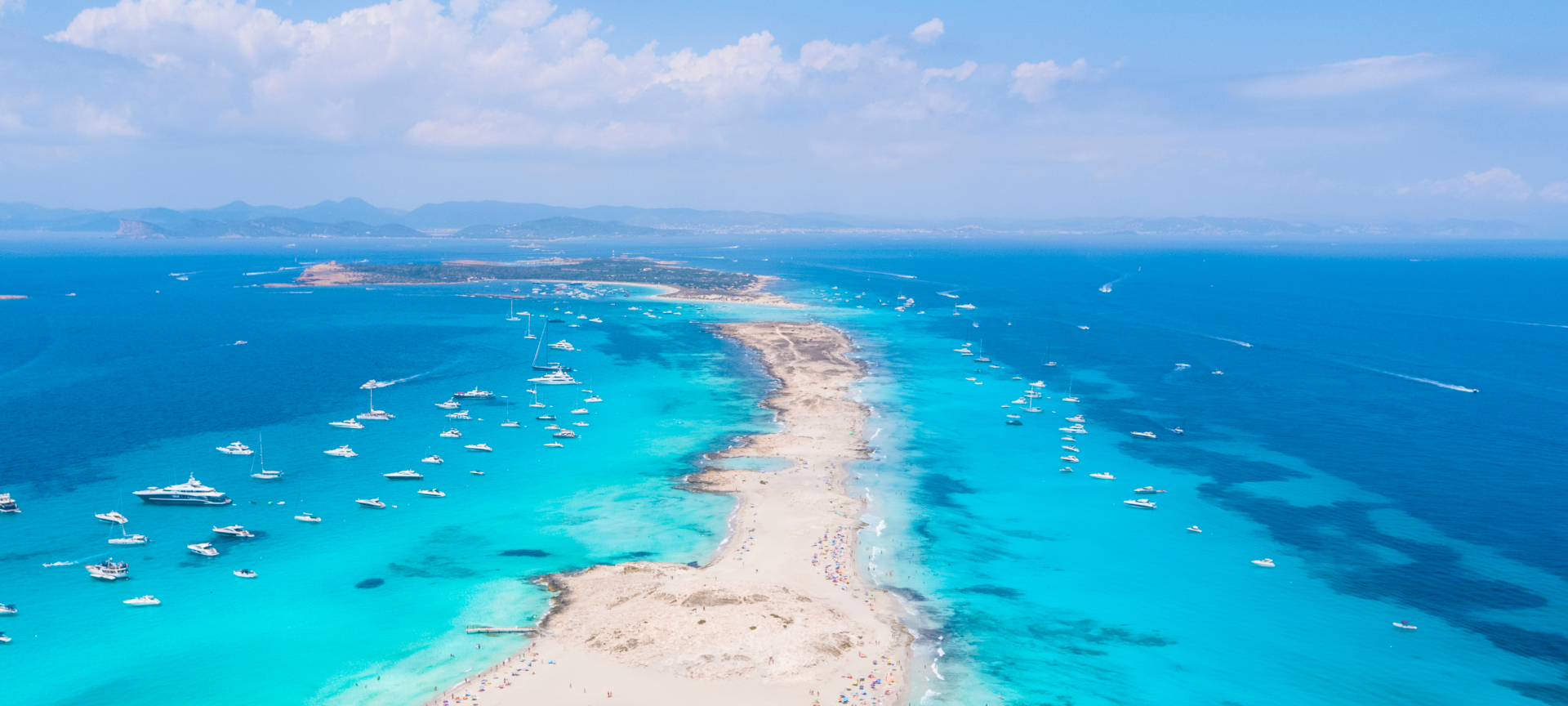 Vista aérea da praia de Ses Illetes, em Formentera, Ilhas Baleares Vista aérea da praia de Ses Illetes, em Formentera, Ilhas Baleares