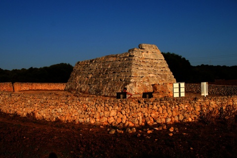 Naveta de Es Tudons