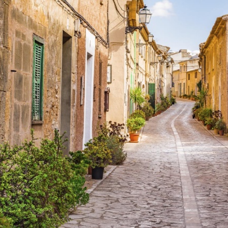 Una via di Petra, sull’isola di Maiorca (Isole Baleari)