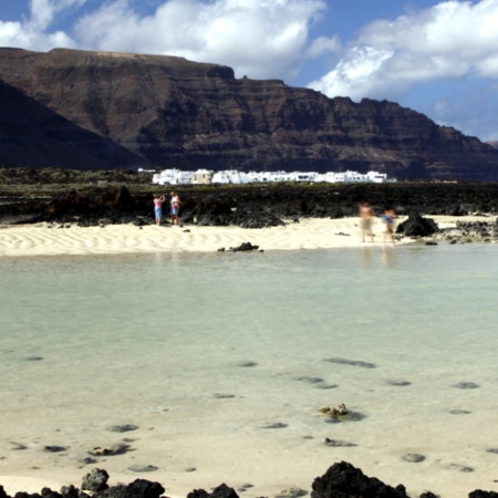 Playa de Órzola, en Haría (Lanzarote, Islas Canarias)