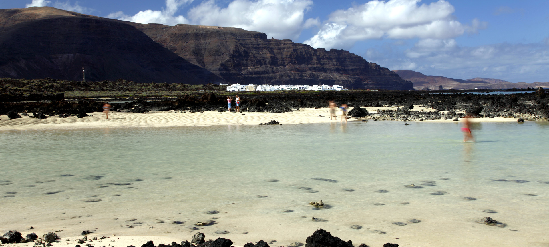 Spiaggia di Órzola, ad Haría (Lanzarote, Isole Canarie) Spiaggia di Órzola, ad Haría (Lanzarote, Isole Canarie)