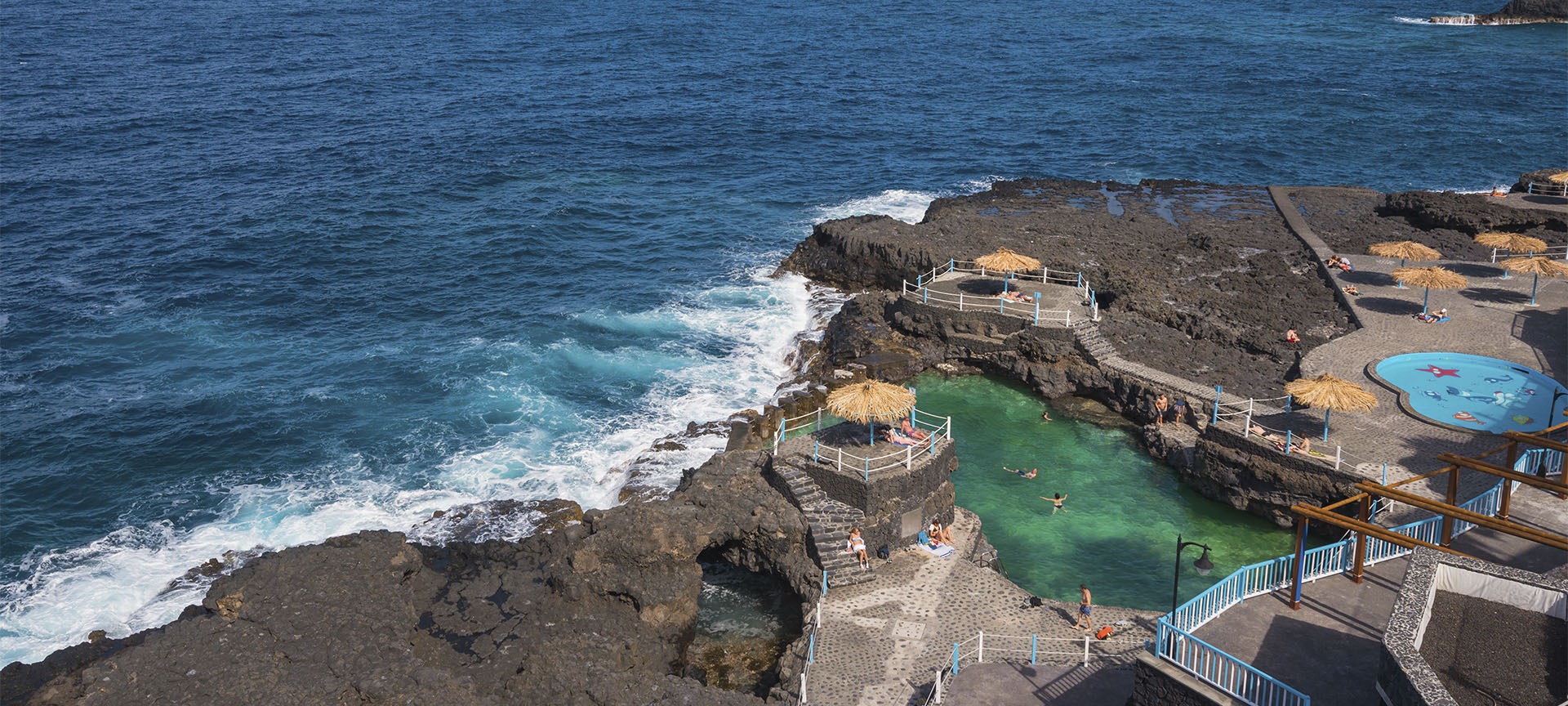 Le piscine naturali del Charco Azul di San Andrés y Sauces, sull’isola di La Palma (Isole Canarie) Le piscine naturali del Charco Azul di San Andrés y Sauces, sull’isola di La Palma (Isole Canarie)