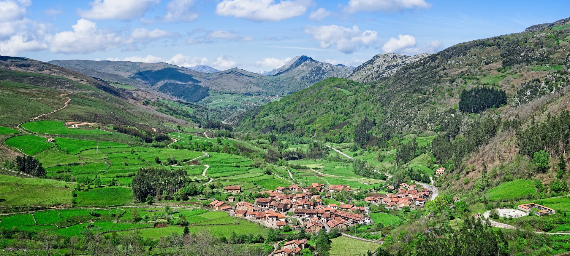 Vistas de Carmona, desde el mirador de la Asomada del Ribero. Vistas de Carmona, desde el mirador de la Asomada del Ribero.