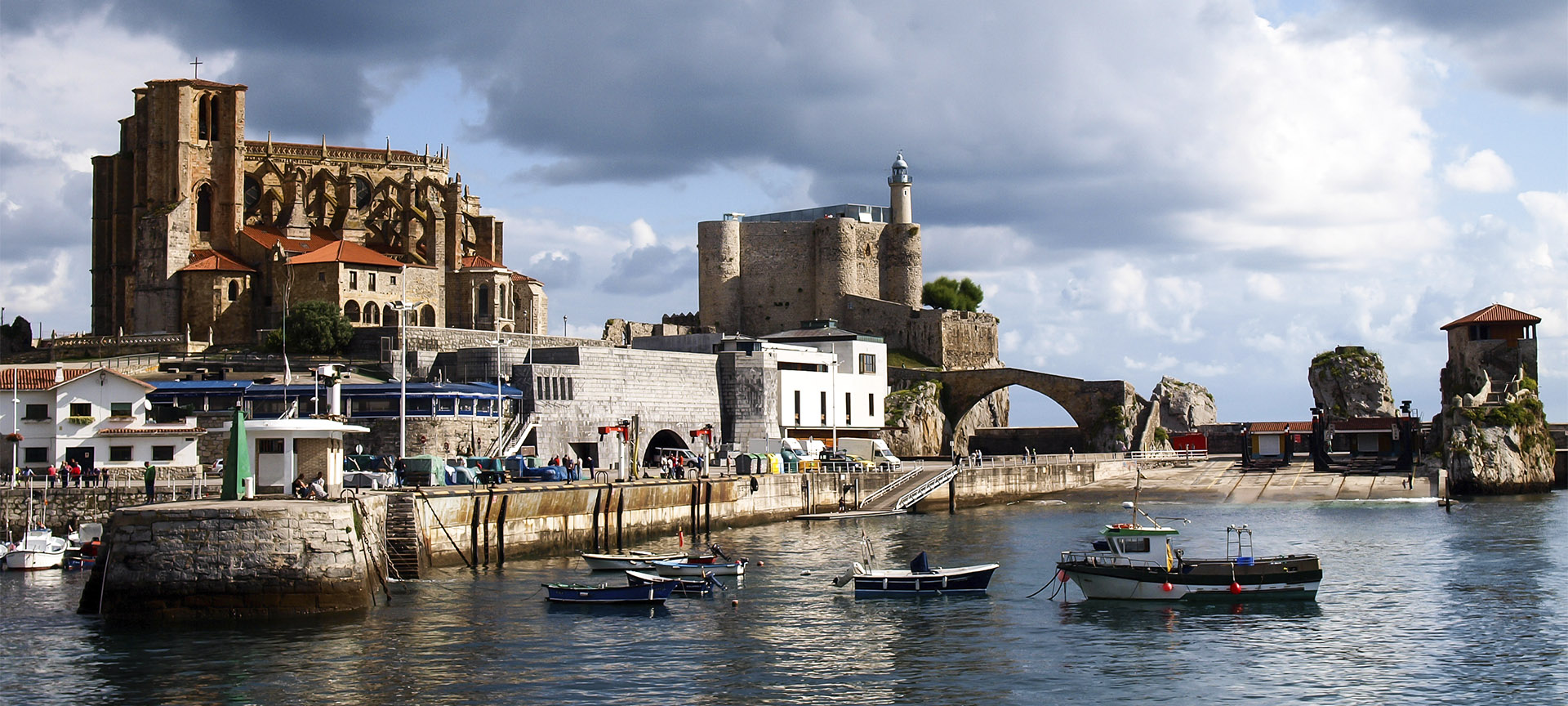 Puerto de Castro Urdiales (Cantabria) Puerto de Castro Urdiales (Cantabria)