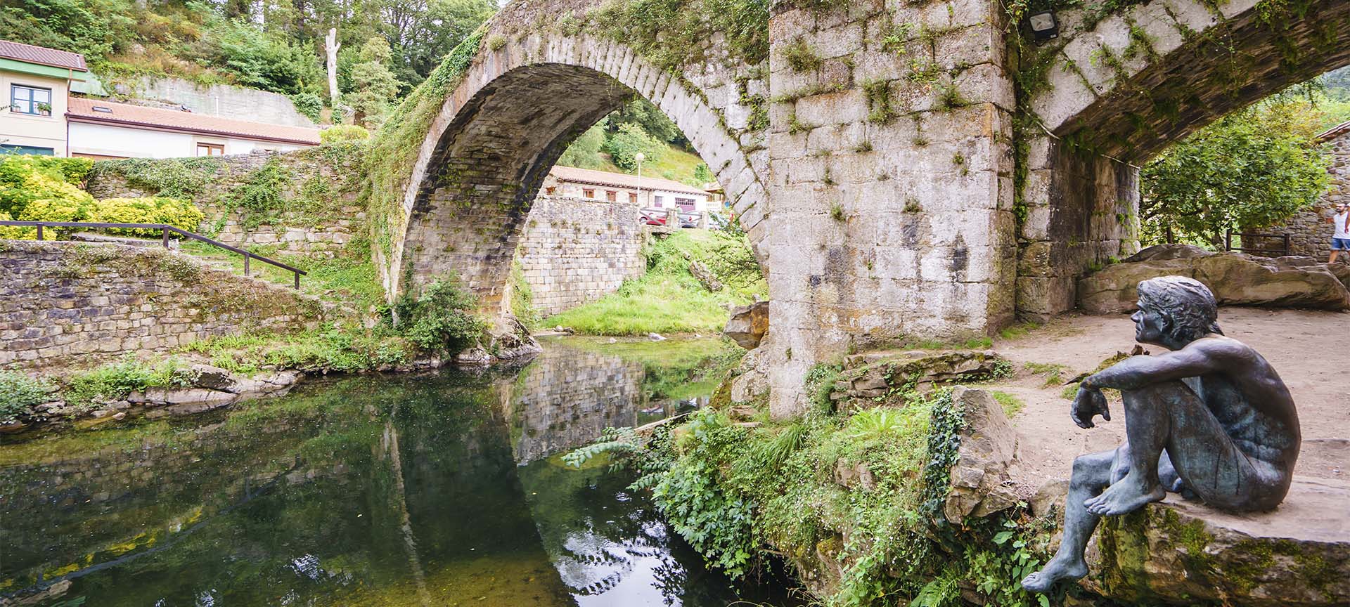 El río Miera a su paso por Liérganes (Cantabria) El río Miera a su paso por Liérganes (Cantabria)
