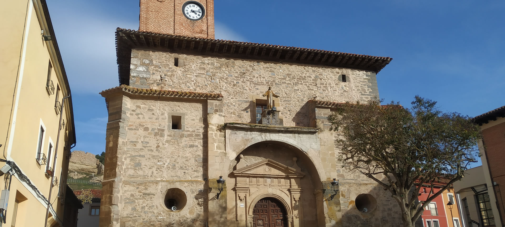 Esterno della chiesa di San Pedro a Belorado Esterno della chiesa di San Pedro a Belorado