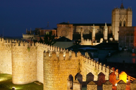 Vue générale d'Ávila (Castille-León) et de ses remparts