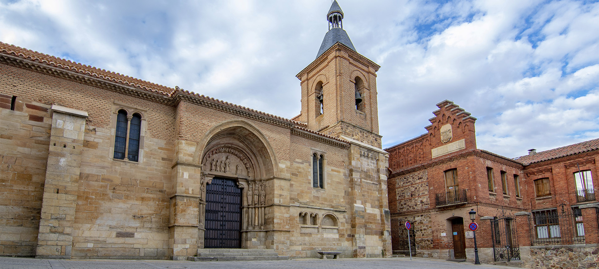 "Chiesa di San Juan del Mercado, a Benavente, Zamora (Castiglia e León) " "Chiesa di San Juan del Mercado, a Benavente, Zamora (Castiglia e León) "