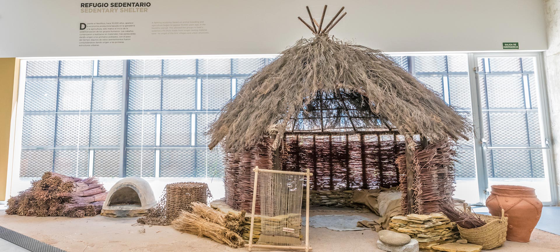 Centre d'archéologie expérimentale d'Atapuerca (CAREX). Reconstitution d’un refuge sédentaire. Burgos Centre d'archéologie expérimentale d'Atapuerca (CAREX). Reconstitution d’un refuge sédentaire. Burgos