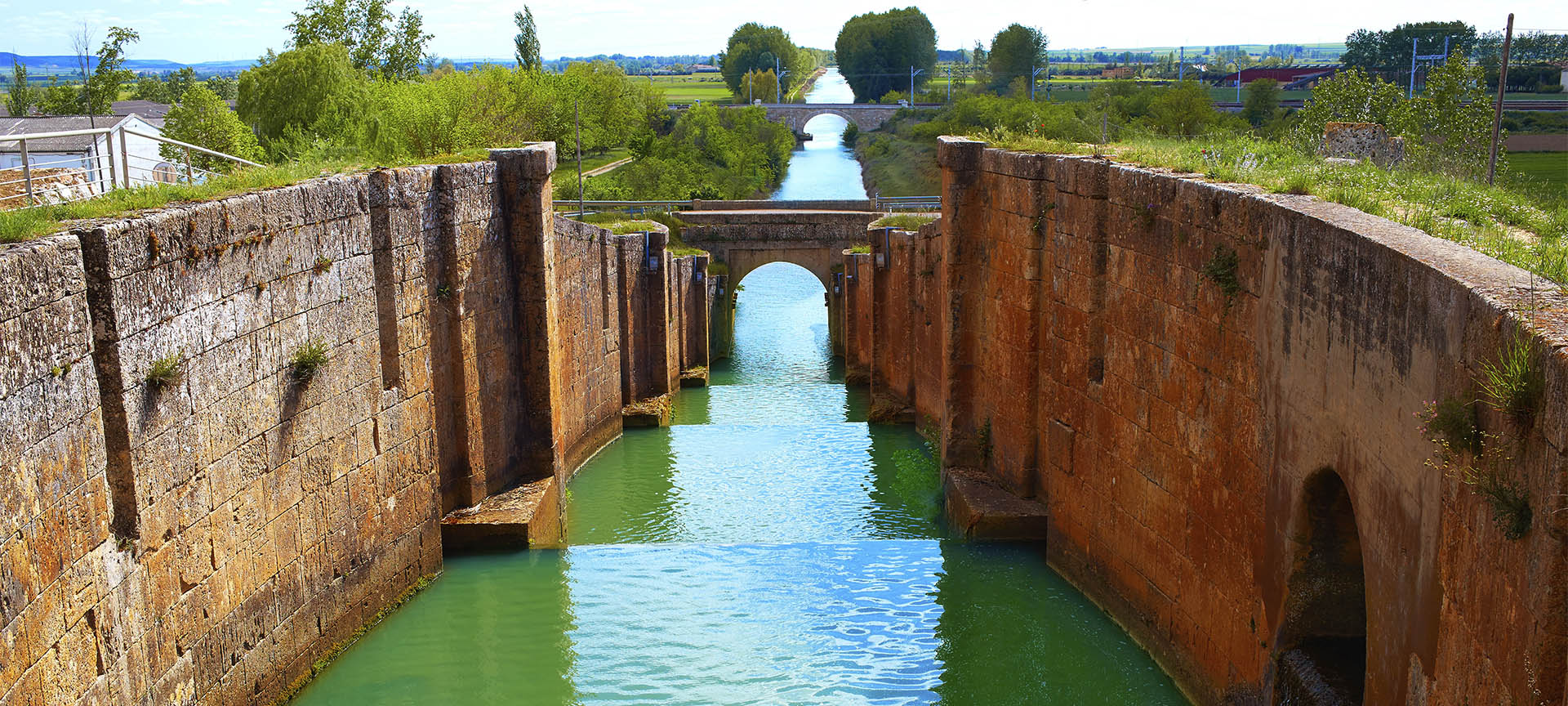 El Canal de Castilla a su paso por Frómista (Palencia, Castilla y León) El Canal de Castilla a su paso por Frómista (Palencia, Castilla y León)