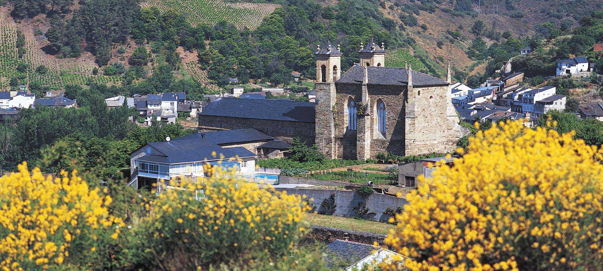 Convento de San Francisco de Asís, en Villafranca del Bierzo (León, Castilla y León) Convento de San Francisco de Asís, en Villafranca del Bierzo (León, Castilla y León)