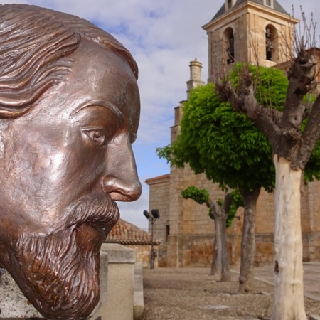 Denkmal für José Zorrilla, vor der Kollegiatskirche San Pedro in Lerma (Burgos, Castilla y Leon)