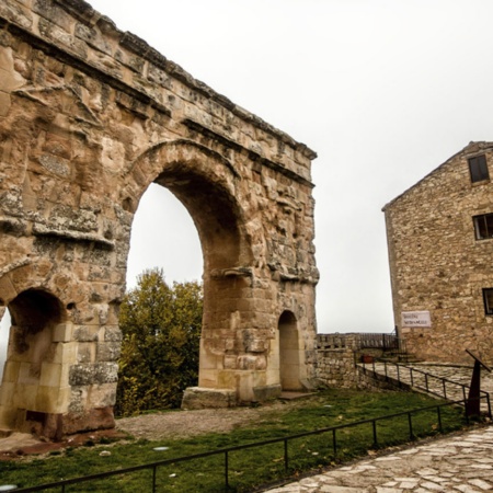 Arco de triunfo de Medinacelli, en Soria (Castilla y León)
