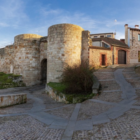Doña Urraca gateway