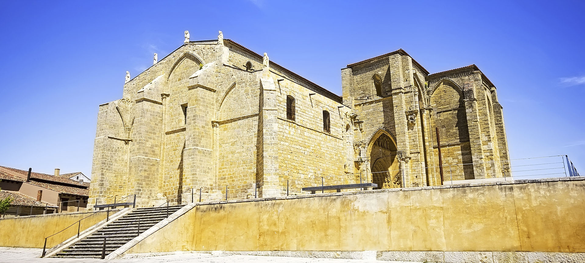 Église Santa María à Villalcázar de Sirga (province de Palencia, Castille-León) Église Santa María à Villalcázar de Sirga (province de Palencia, Castille-León)