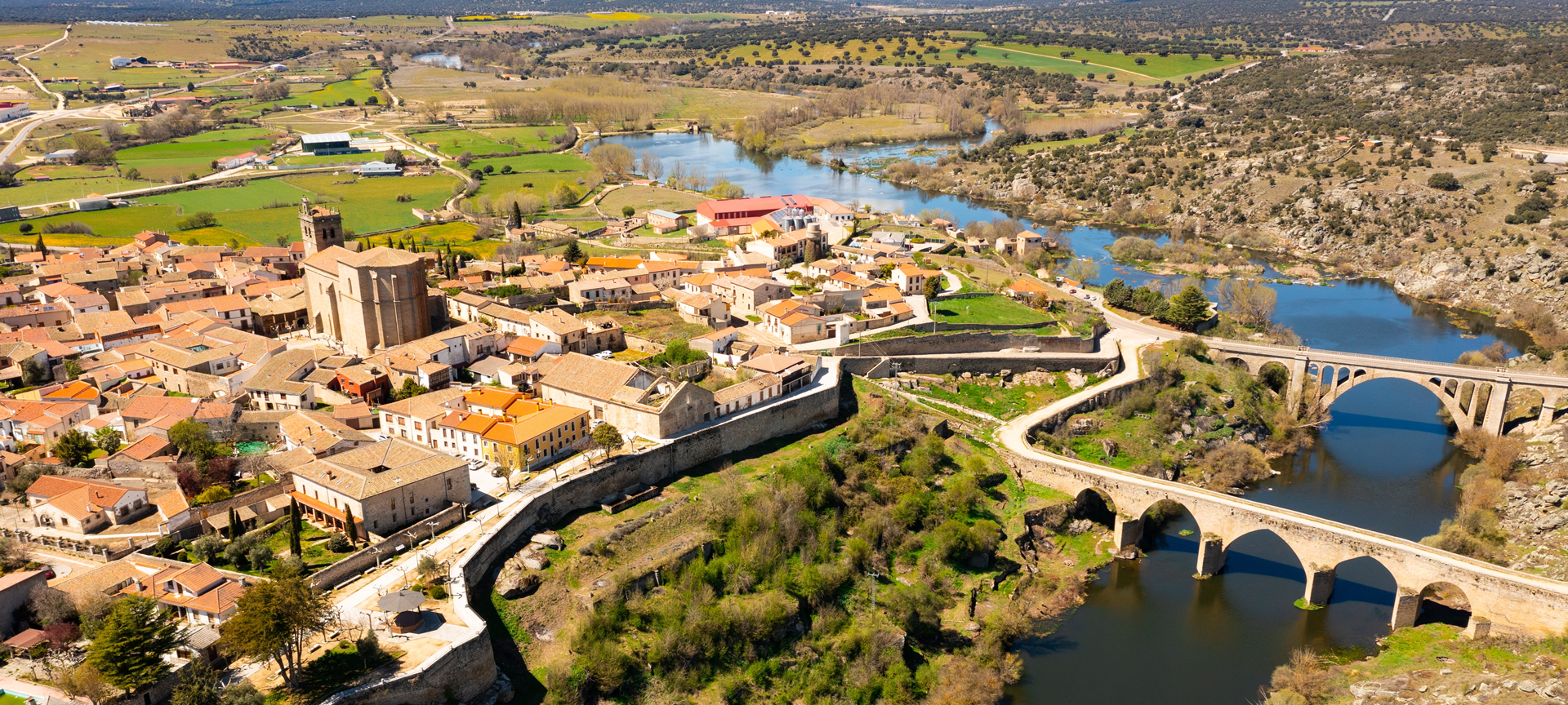 Luftaufnahme von Ledesma (Salamanca, Kastilien und León) Luftaufnahme von Ledesma (Salamanca, Kastilien und León)