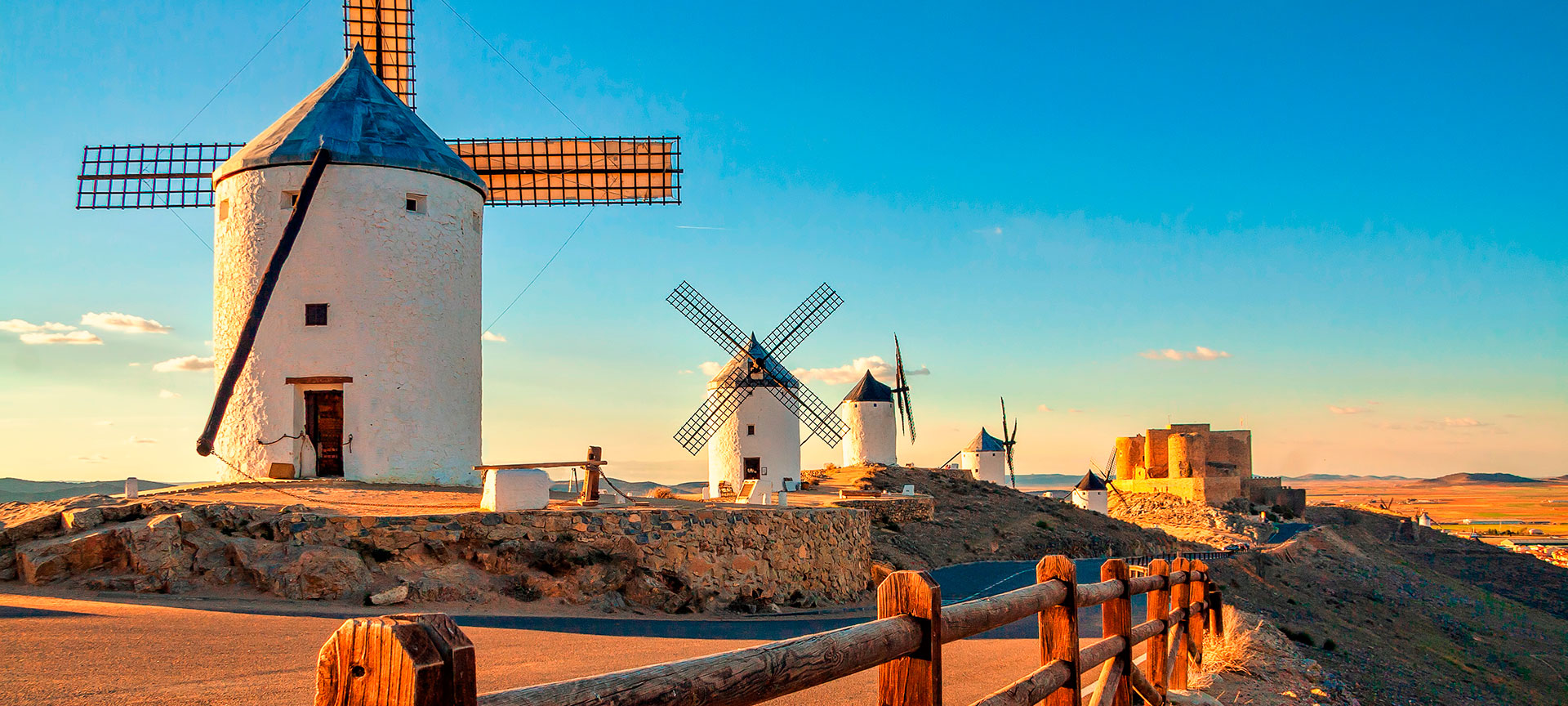 Molinos de viento en Consuegra, Toledo Molinos de viento en Consuegra, Toledo