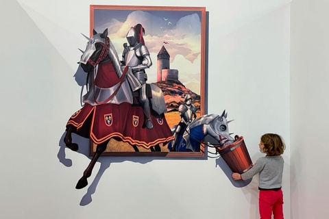 Niña en Museo Iluziona de Toledo