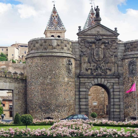 Nueva de Bisagra Gate