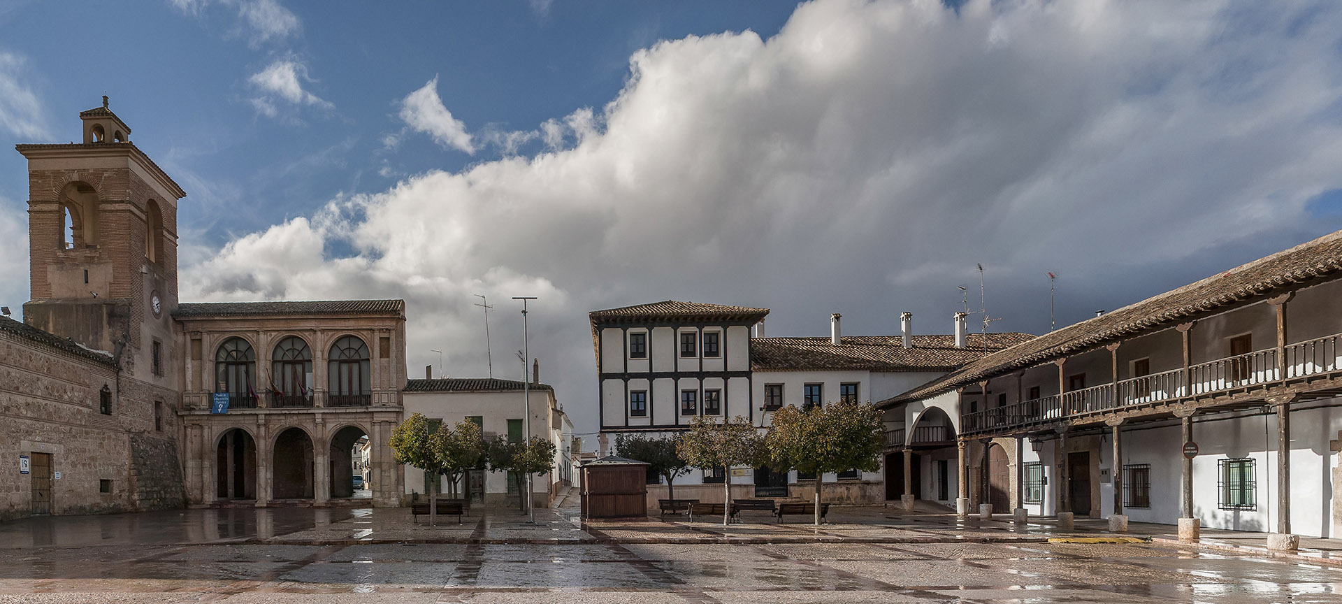 Plaza Mayor de Villanueva de la Jara (Cuenca, Castilla-La Mancha) Plaza Mayor de Villanueva de la Jara (Cuenca, Castilla-La Mancha)