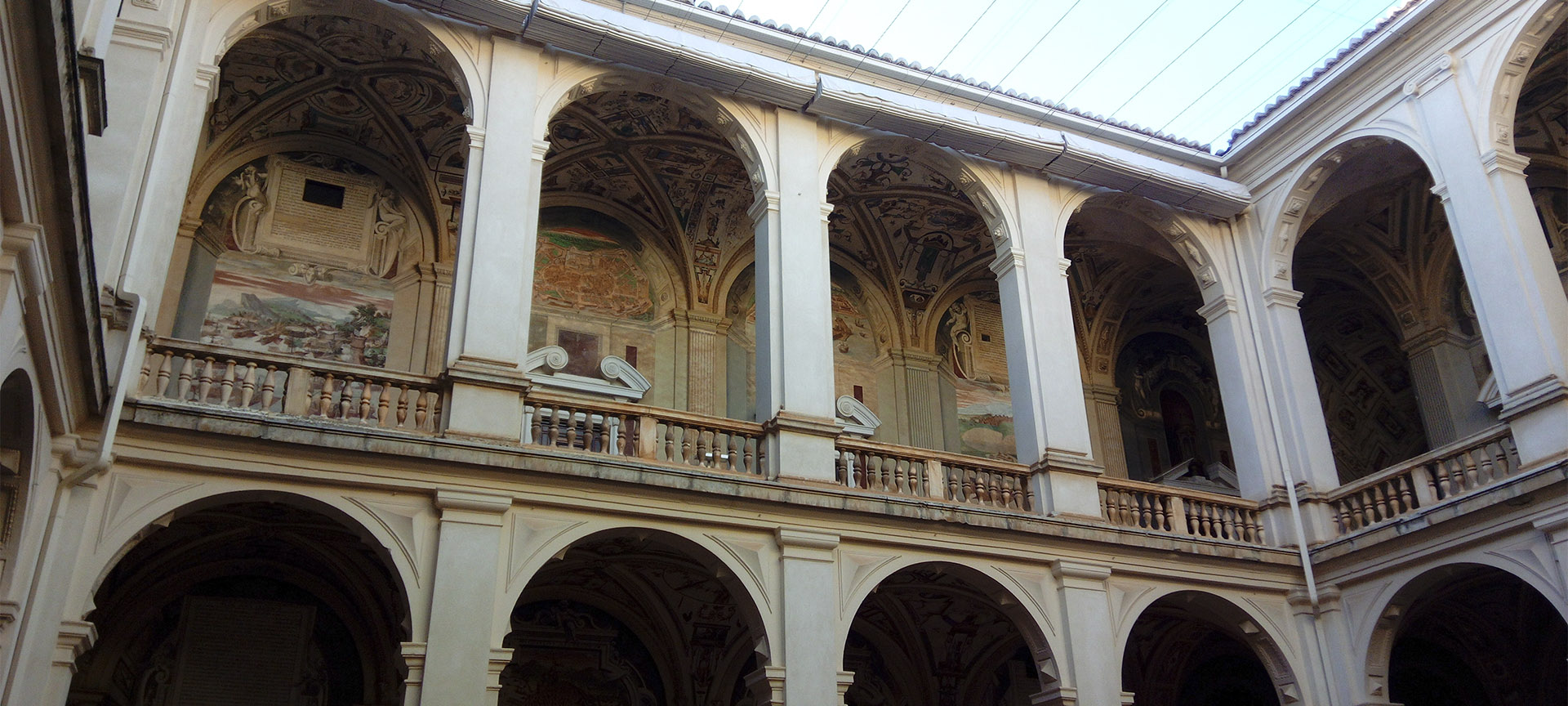 Inner courtyard of Marqués de Santa Cruz Palace in Viso del Marqués (Ciudad Real, Castilla-La Mancha) Inner courtyard of Marqués de Santa Cruz Palace in Viso del Marqués (Ciudad Real, Castilla-La Mancha)