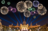 Spettacolo di fuochi d'artificio alla fontana magica di Barcellona