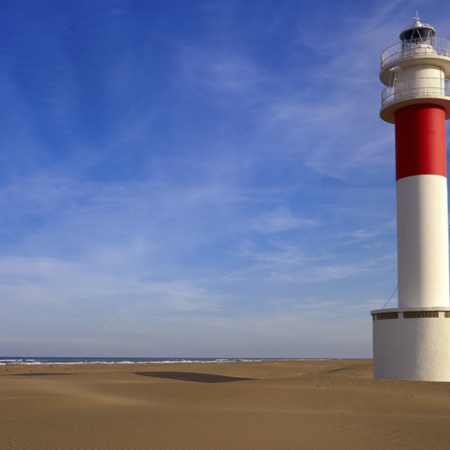 Faro del Fangar, en Deltebre (Tarragona, Cataluña)