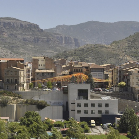 Panoramablick auf La Pobla de Segur in Lleida (Katalonien)
